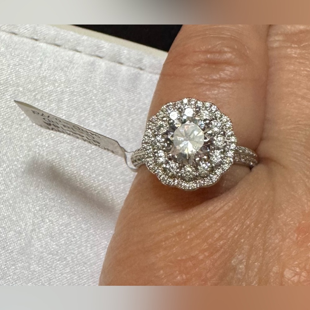 NWT Elegant Sterling Silver Ring with cubic zirconias